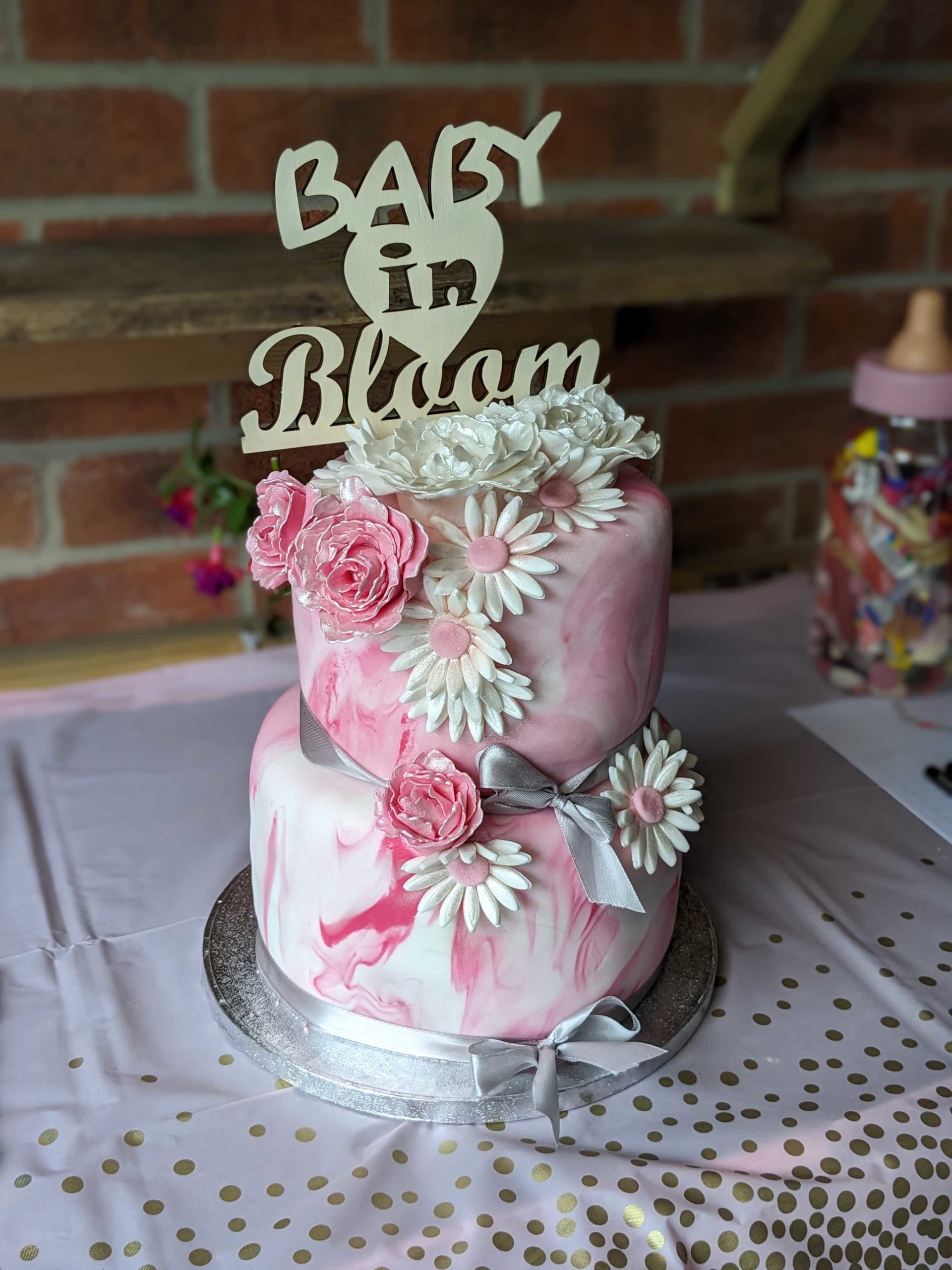 DAISY CAKE 2 eyhadl